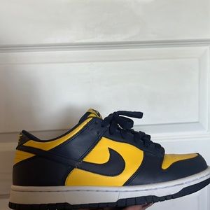 NIKE DUNK LOW MICHIGAN GS 2021 SIZE 6 GS /7.5  WOMENS